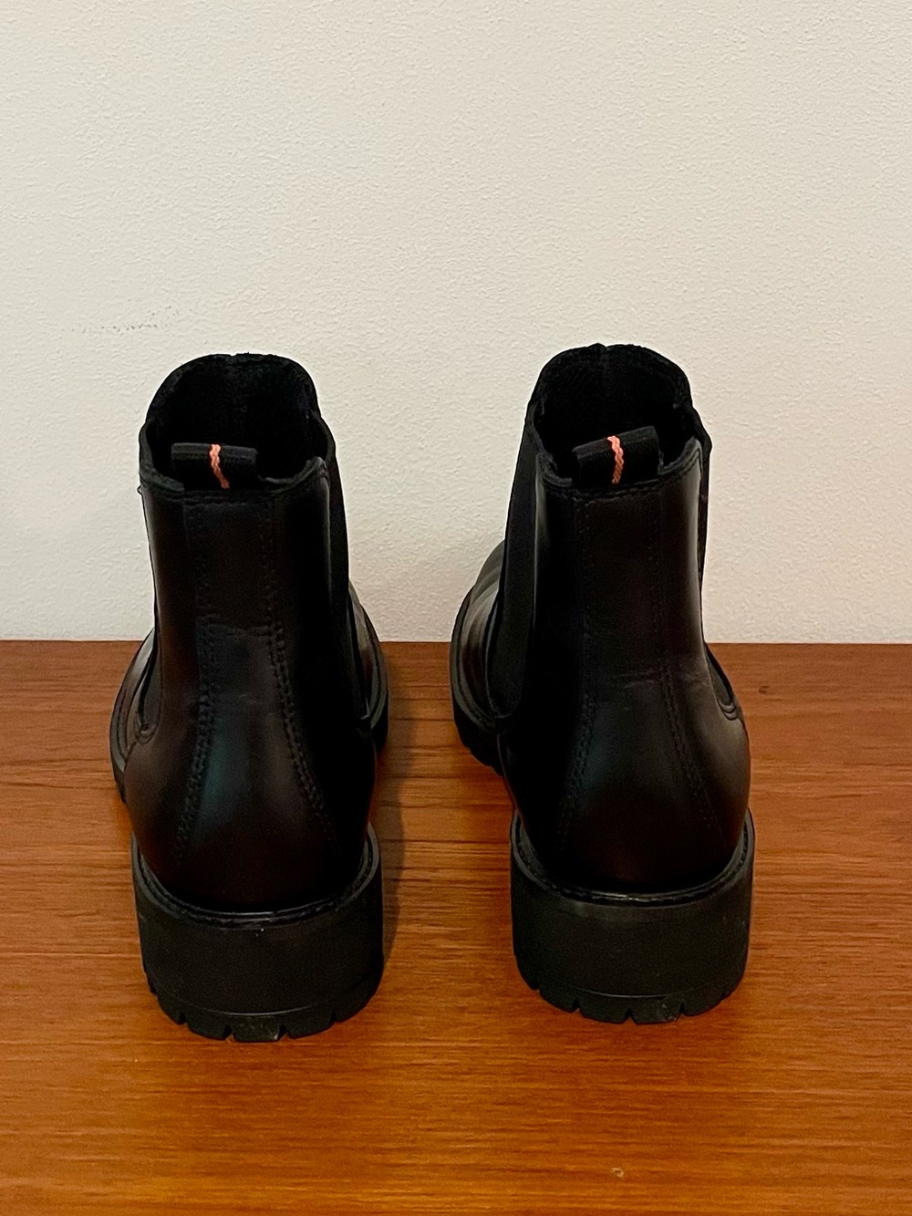 NWOT Ecco Elaina Black Leather Chelsea Lug Boots EU 39 US 8-8.5 - Picture 9 of 12